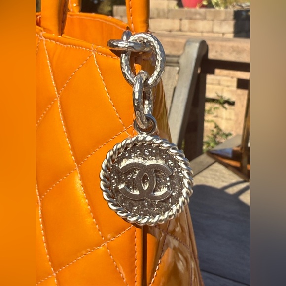 EUC! CHANEL Medallion Tote Vintage Patent Leather Quilted Shoulder Bag - Picture 17 of 17